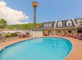 Econo Lodge Inn & Suites Gatlinburg at the Convention Center，位于加特林堡的酒店