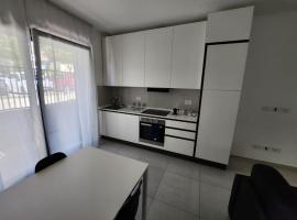MICKEY'S Holiday Apartment，位于圣贝内代托-德尔特龙托的酒店