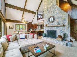 5br, 9 Beds Sleeps 14 Game Room, Pool Access，位于盖洛德的酒店