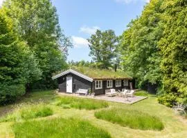 Cozy Home In Dronningmølle With Wifi