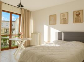 Lago Maggiore Rooms - Luino，位于勒威诺的酒店
