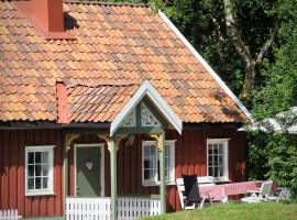Charming Southern Style House Near Arendal，位于Vrængen的酒店
