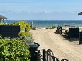 New Holiday Home 30 Meters From The Beach，位于科灵的酒店