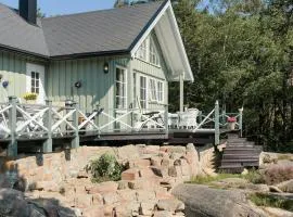 Unique Cabin By The Water On Kråkerøy