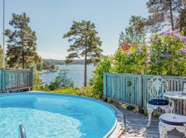 Idyllic Island House With Pool，位于Svartsö的酒店