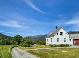 Nice Home In Eikelandsosen With Wifi