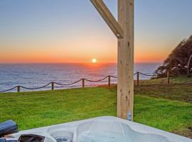 Dolphin by OceanviewHotTubs Oceanfront Shelter Cove Tesla，位于Shelter Cove的酒店