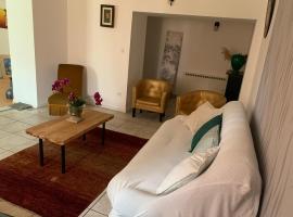 Charming and spacious house，位于Pexonne的酒店