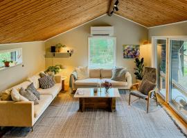 Nature-Close Cottage Near The Sea，位于瓦尔贝里的酒店