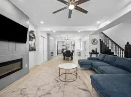 HUGE 3 Story Home Sleeps 14, 3 Bath North Side Pittsburgh