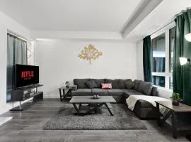 Cozy 2BR Suite Only 8 Mins to The Falls With Sofa Bed And Sleeps 6