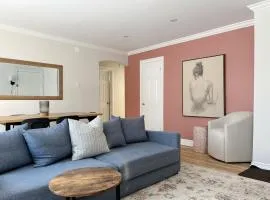 Stylish Stay with King Bed, Mins to Hospital