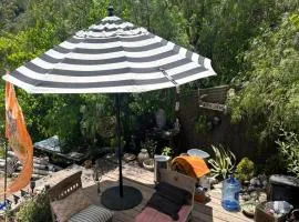 The Loft at Topanga Canyon Creative Retreat with Trails, Creek & Mountain View