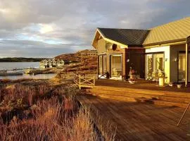 Seaside Dream Cabin With Jacuzzi