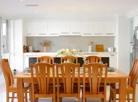 North-West 5Br near Woolworths & Regatta Centre