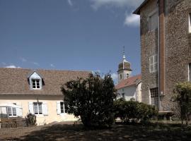 Charmant gîte rénové dans parc avec terrasse - FR-1-583-428，位于Montagney的酒店