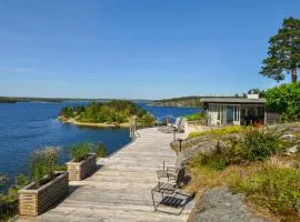 Gorgeous Home In Saltsjöbaden