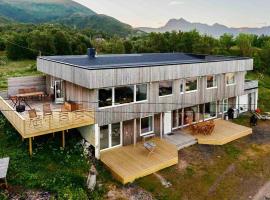Arctic Family Adventure In Tunstad, Nordnorway，位于Myre的酒店