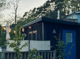 Artist Studio With Sea View On Tjörn，位于Rösselvik的酒店