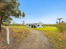 Charming Guesthouse Retreat in Hastings w laundry