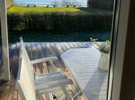 Romantic Summerhouse With Seaview，位于科灵的酒店