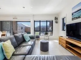 Sullivan Villa - Spacious Modern Escape by Rye Beach