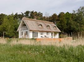 Protected Nature At Thatched Gem，位于Gørlev的酒店
