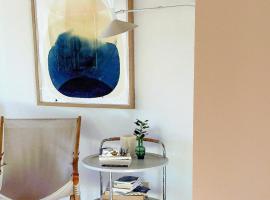 Artists Home With Ocean View On Tjörn，位于Rösselvik的酒店