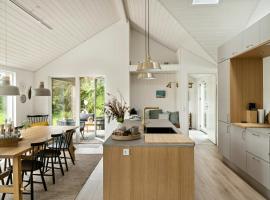 Modern Home With Personal Touch Near Ordrup，位于福勒瓦伊勒的酒店