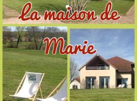 Maison spacieuse avec jardin et vue rivière - FR-1-583-458，位于Port-sur-Saône的酒店
