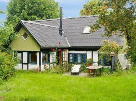 Private Retreat Near Kragenæs With Field Views，位于Vesterborg的酒店