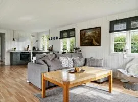 Classic Lovingly Renovated Near Beach
