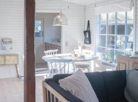 Peace In 60S Cottage On Reersø Peninsula，位于Gørlev的酒店