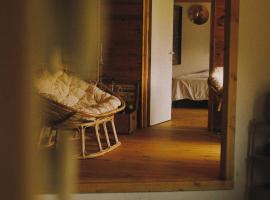 Sunchill luxurious wood house，位于Saint-Antonin的酒店