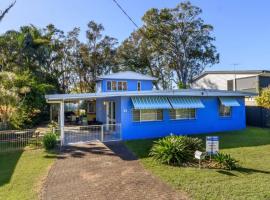 Bribie Beach House, Waterfront directly across the road - Solander Esp, Banksia Beach，位于Old Bribie的酒店
