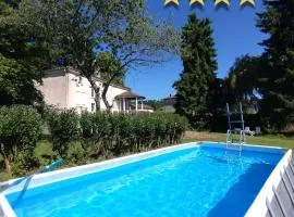 Skycircuitvilla - 4 star villa with 8 bedrooms, pool and 3000m2 grounds