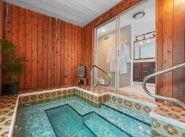 Golf Cart-Jacuzzi-Surfing Abode on Hutchinson Island