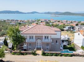 Cunda Piano Otel，位于艾瓦勒克的酒店