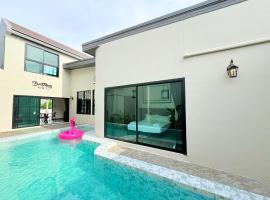 Brittany Private Pool Villa-Pattaya，位于纳仲天的酒店