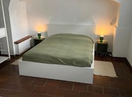 Ferienwohnung am Nikolai-Felsen，位于包岑的酒店