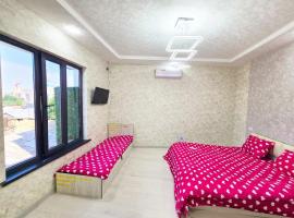 New 2 rooms Apartment for 5 persons with kitchen Wifi, TV, WC，位于塔什干的酒店