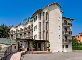 Hotel Pineta，位于Cerro Veronese的酒店
