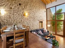 Espacioso pajar con chimenea y BBQ en el Matarraña
