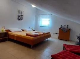 Omišalj Holiday Apartment