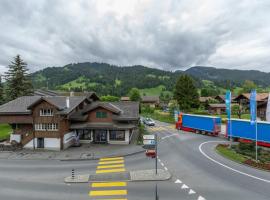 Super Luxurious Duplex Penthouse in Gstaad Center，位于格施塔德的酒店