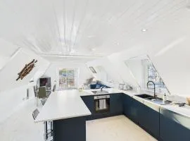 Torquay Marina Escape - Sleeps 8 - Free Parking