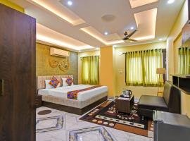 FabHotel The Crown - Near Star Mall，位于Madhyamgram的酒店