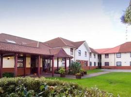 Ensuite in Northern Perimeter Road, Netherton, Merseyside，位于Sefton的酒店