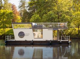 Holiday Home Floating Home-Hausboot in Merzig liegend by Interhome，位于梅尔齐希的酒店