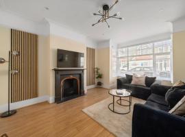 Stylish Modern 3 Bedroom Home with Garden，位于Thornton Heath的酒店